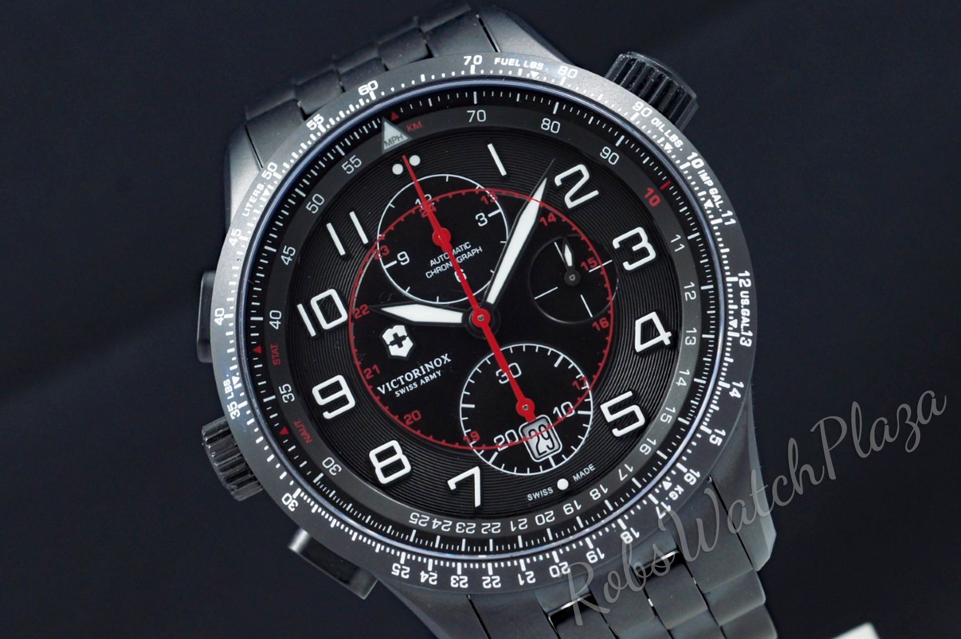 Foto horloge vooraanzicht van een Victorinox Swiss Army Airboss Mach 9 Black Edition 241742