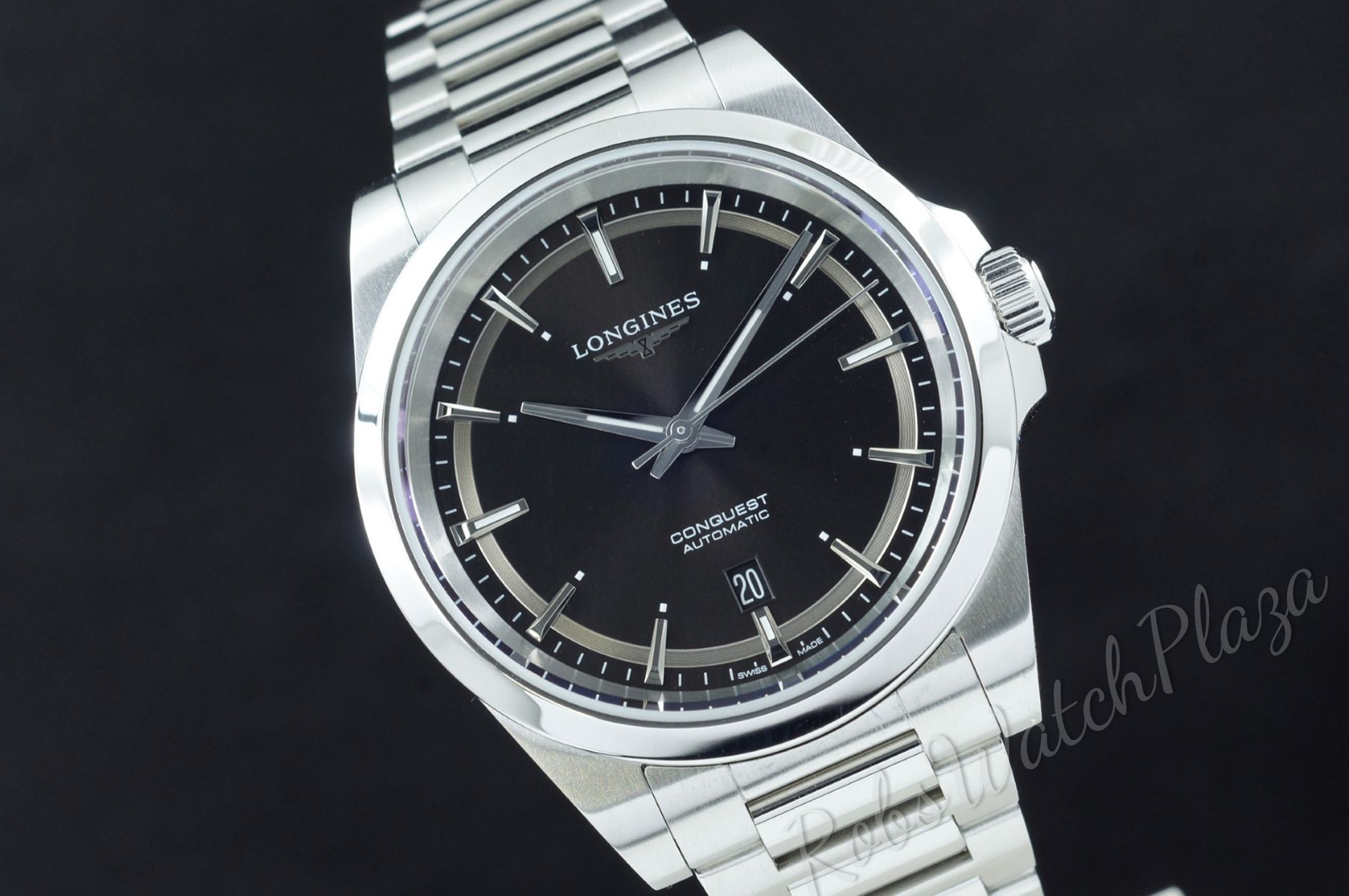 Foto horloge vooraanzicht van een Longines Conquest Sunray Black Dial Automatic L3.830.4.52.6