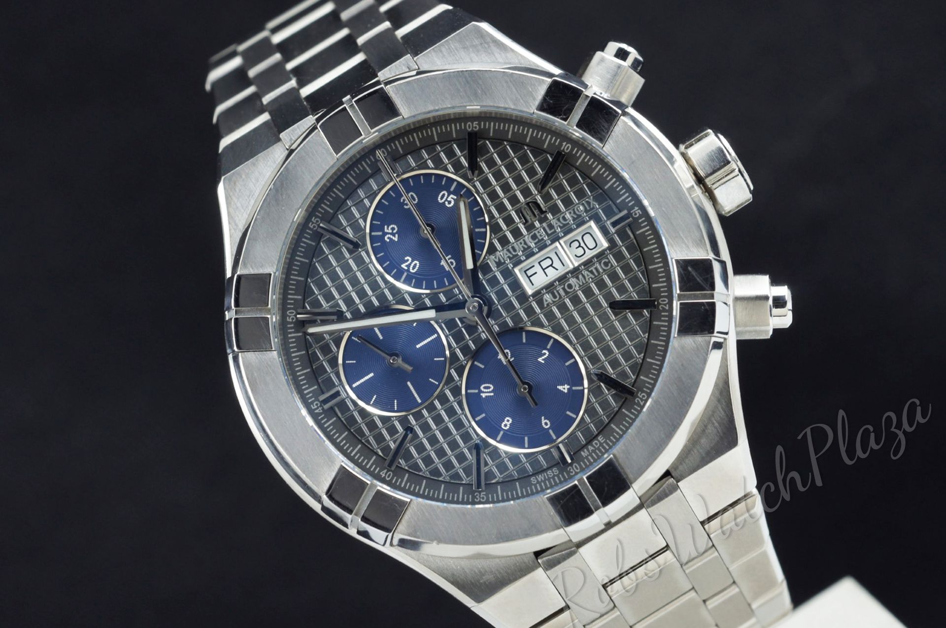 Foto horloge vooraanzicht van een Maurice Lacroix Aikon Automatic Chronograph AI6038-TT032-330-1