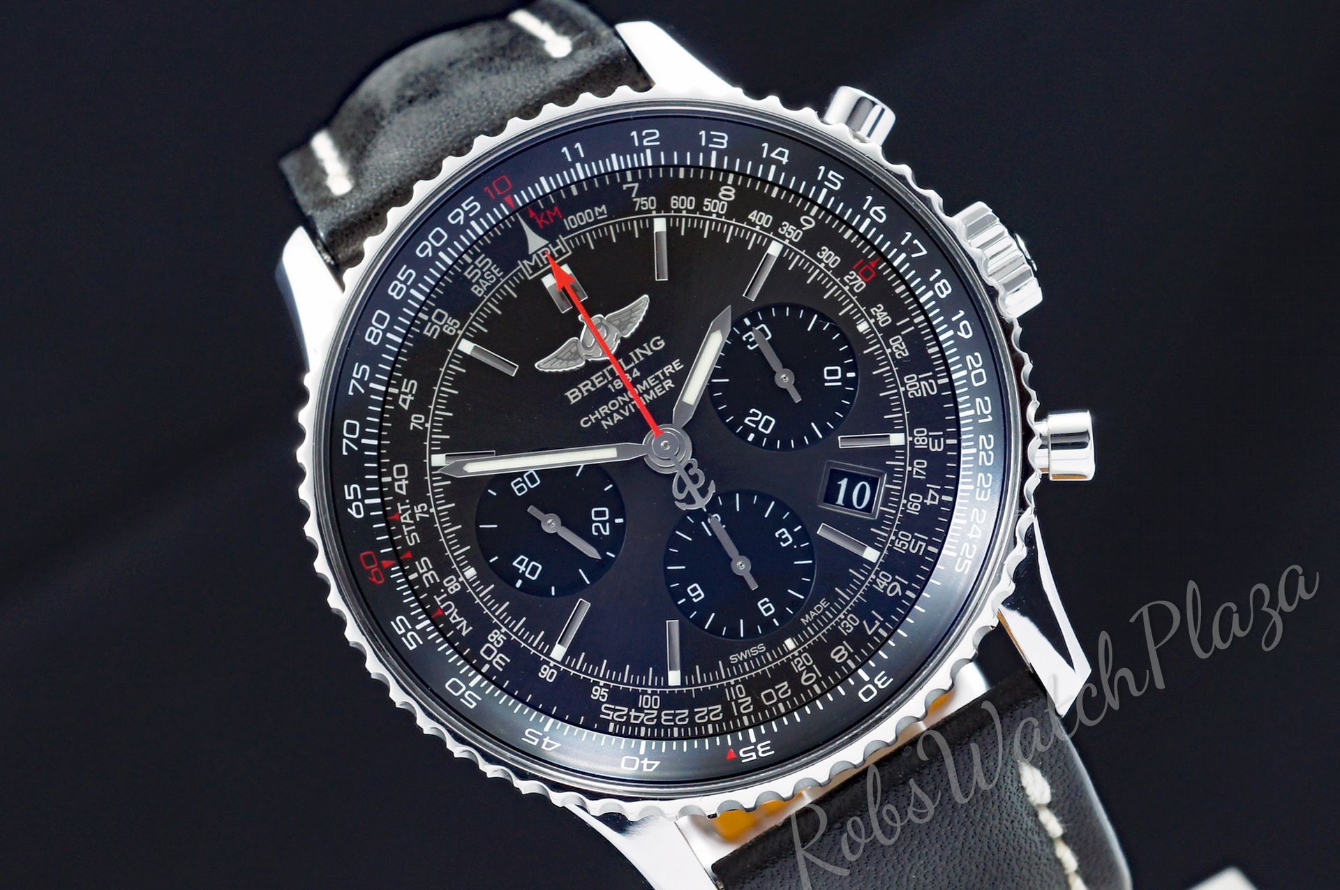 Foto horloge vooraanzicht van een Breitling Navitimer 01 Stratos Gray L.E.1000 AB012124/F569