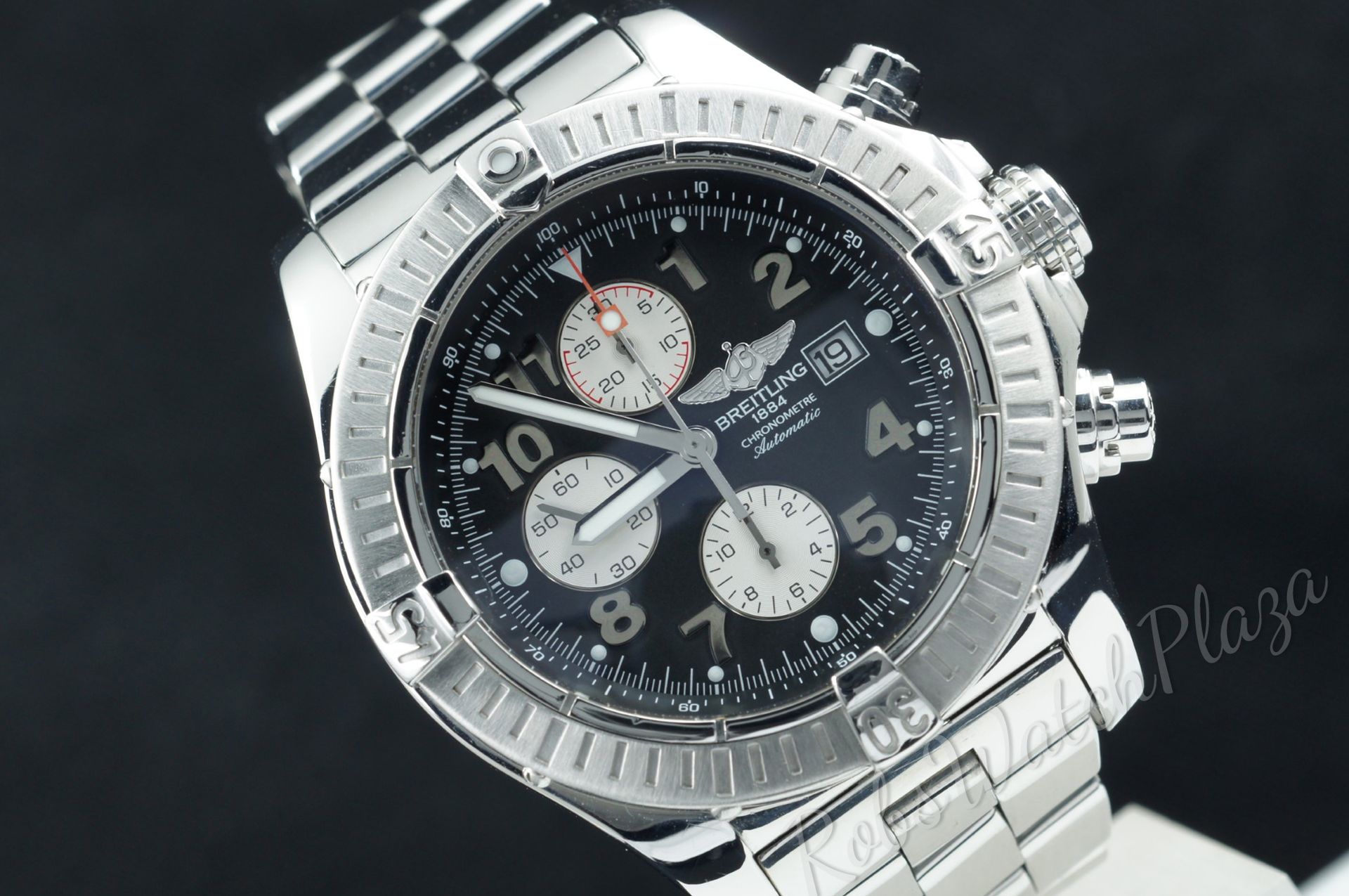 Foto horloge vooraanzicht van een Breitling Super Avenger Chronograph A13370