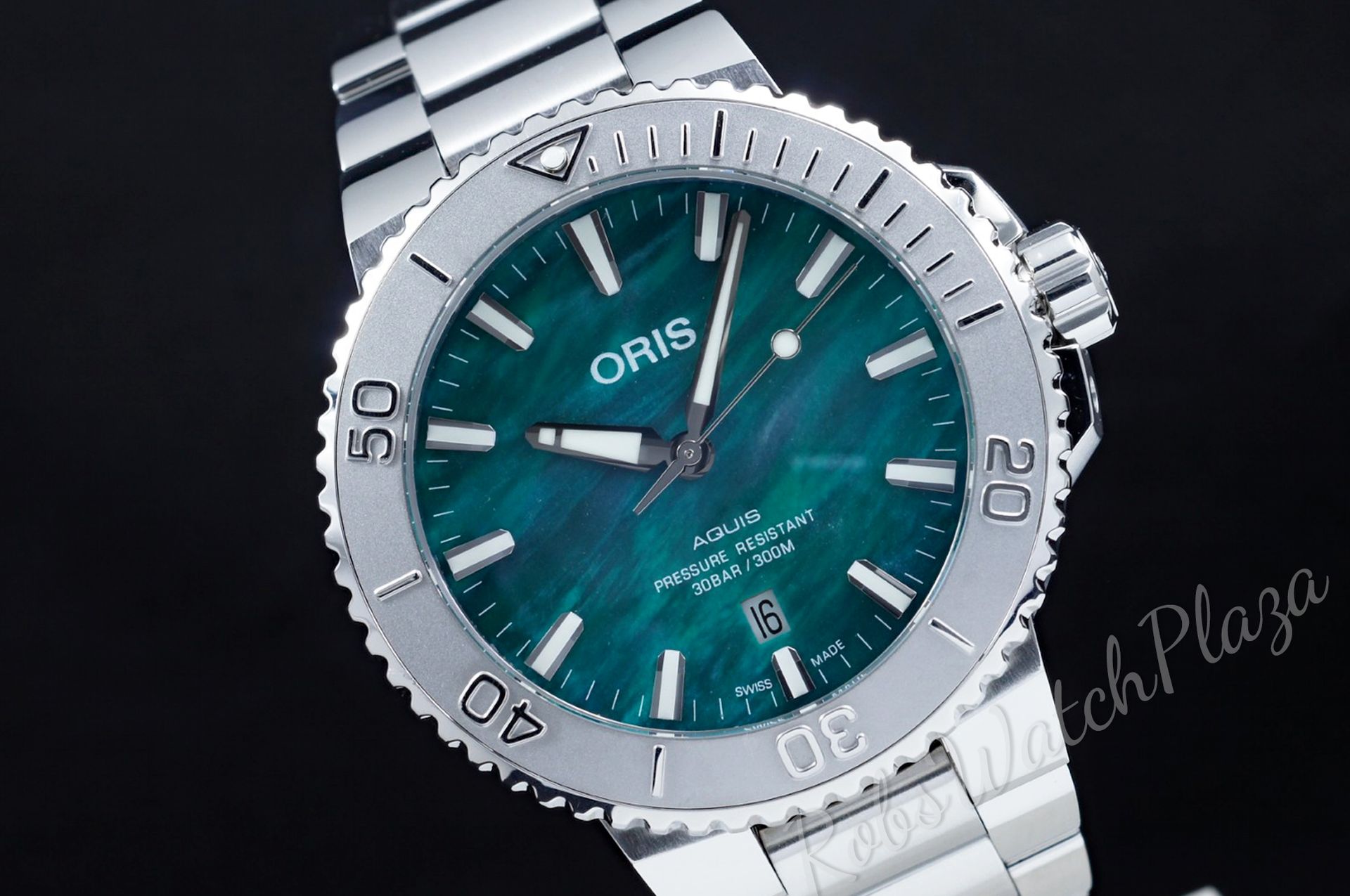 Foto horloge vooraanzicht van een Oris Aquis X Bracenet 0173377304137 / 01 733 7730 4137