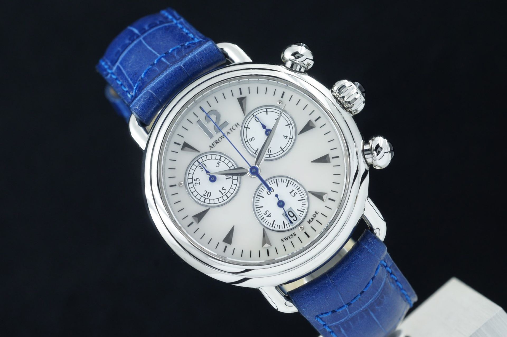 Foto horloge vooraanzicht op RobsWatchPlaza van een: Aerowatch Lady Chronograph Collection 1942 A82905 AA10