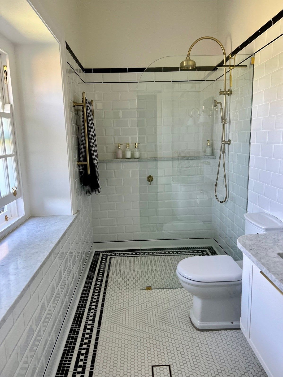 Shower Screens & Glass Splashbacks | Wellington, Nsw | R & D Glass Holdings