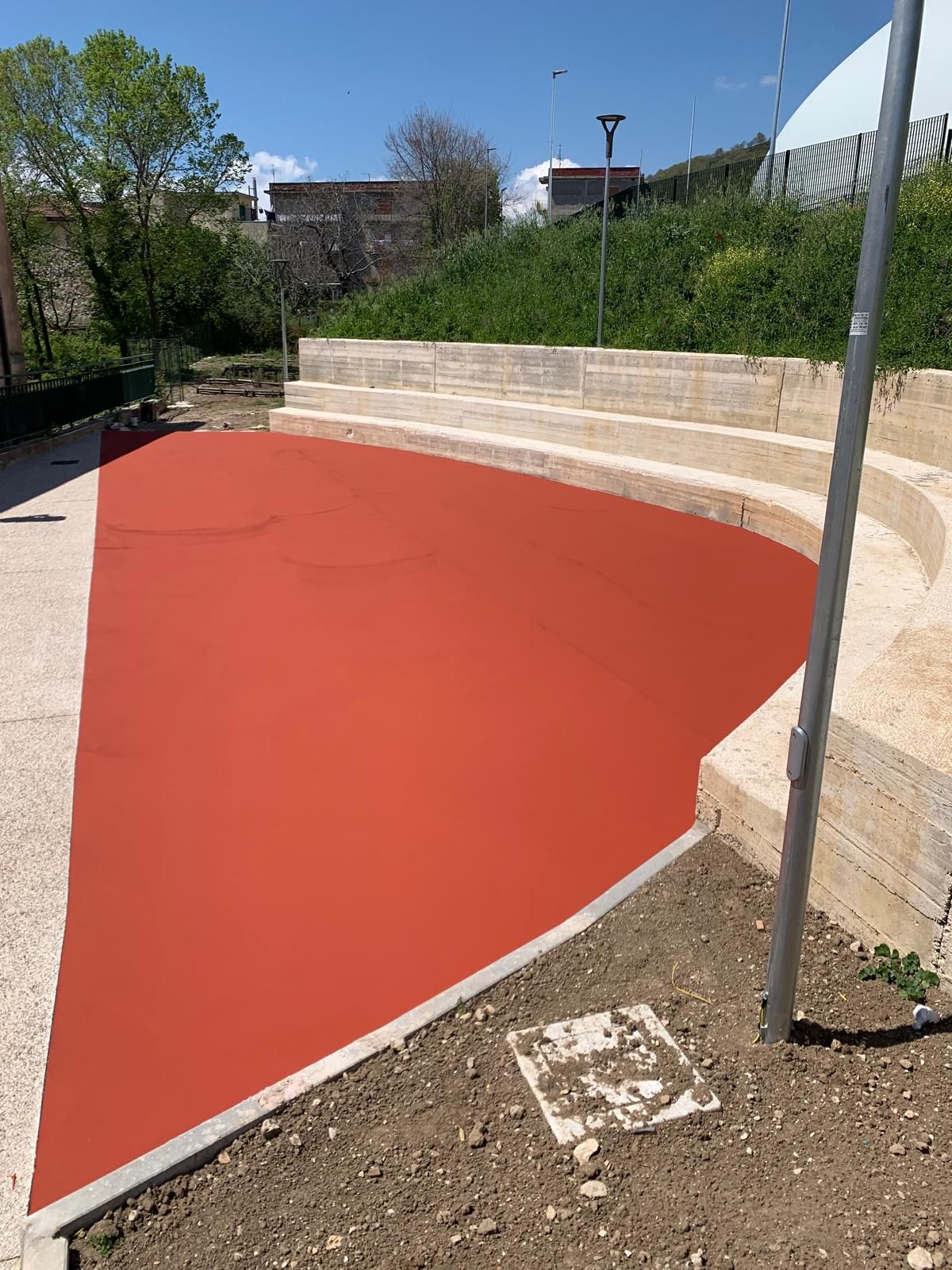 gomma colata rossa