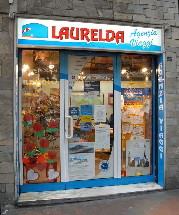 esterno agenzia di viaggi Laurelda