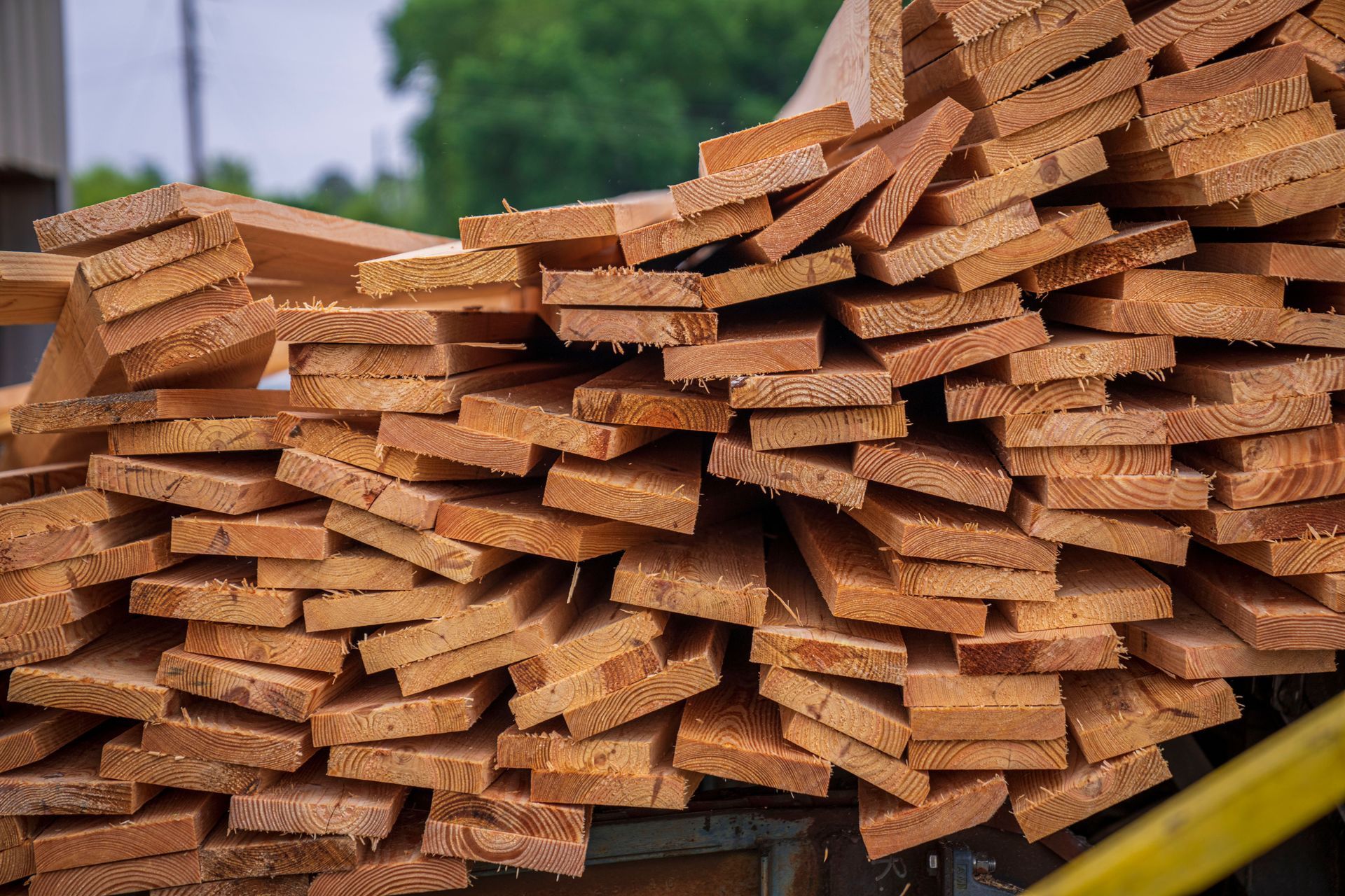2x4 en bois empilés