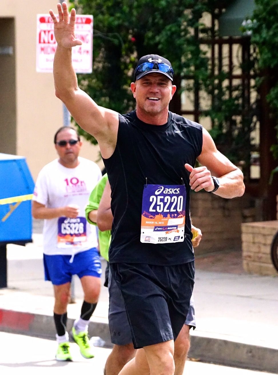A runner with the number 25220 on his shirt
