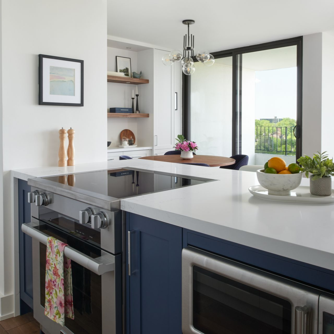 Kitchen remodel and bathroom renovation by home renovation contractor in Mississauga, Burlington, and across the GTA