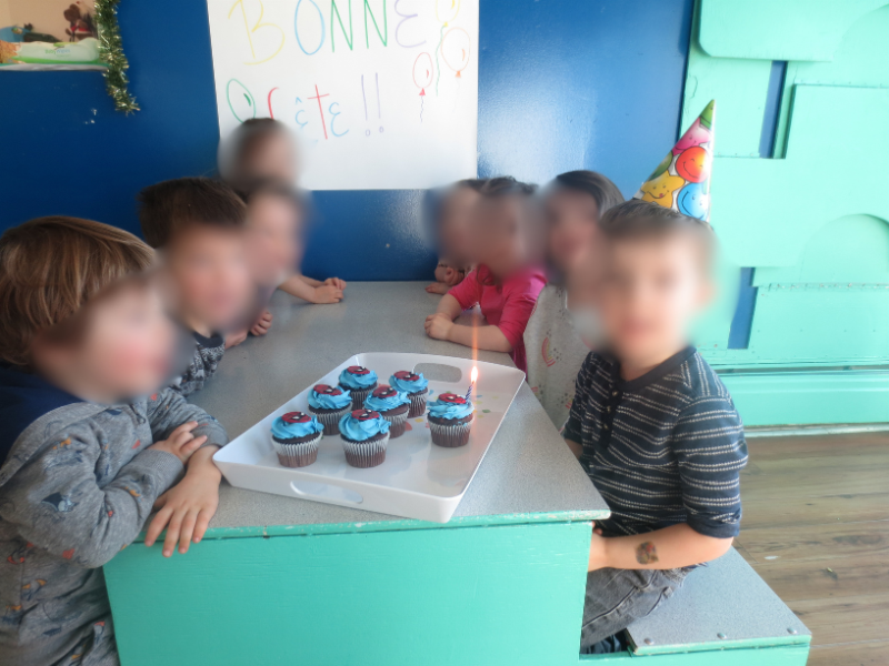 Activité calme avec une éducatrice à Saint-Bruno-de-Montarville