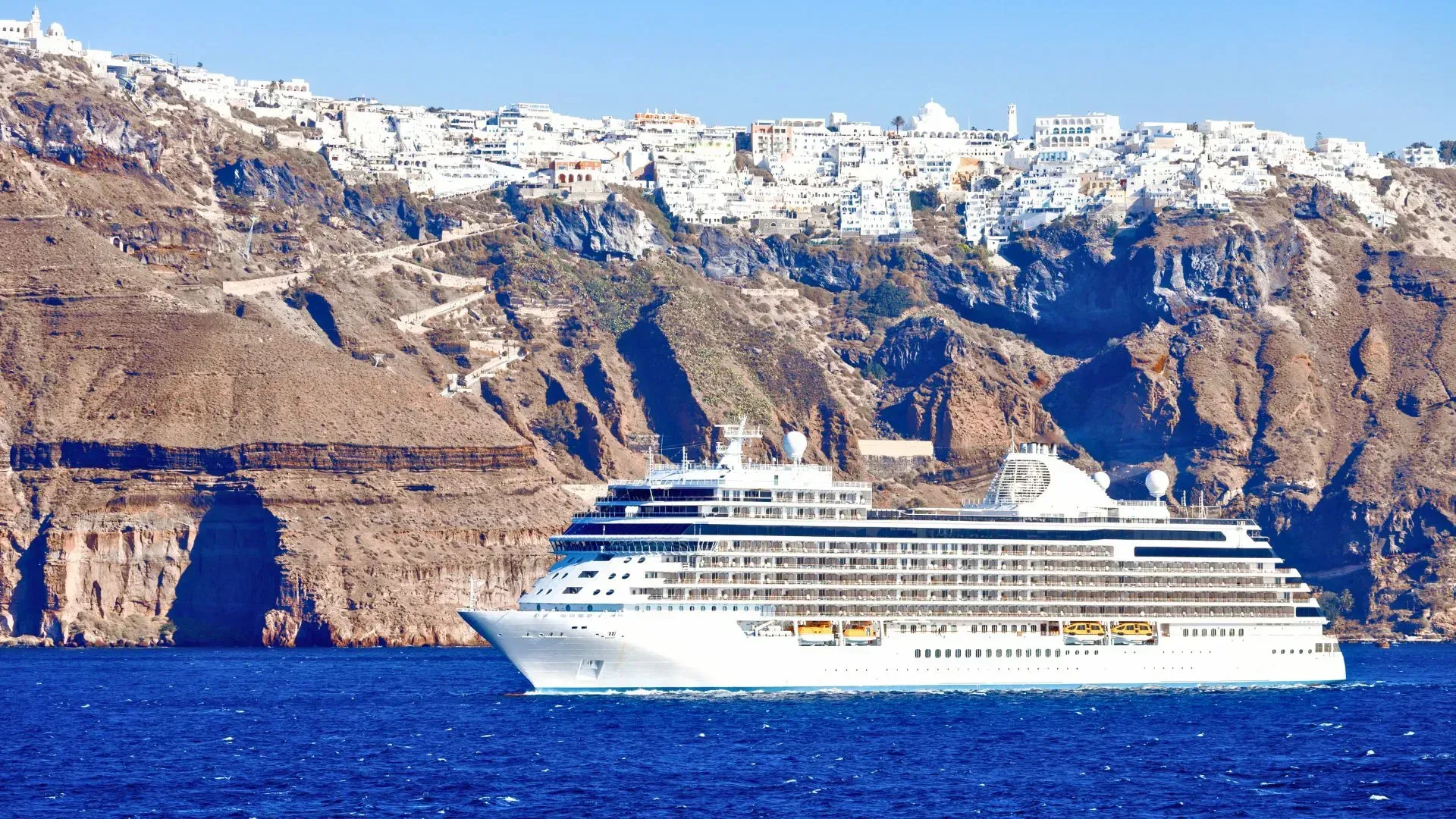 Best Santorini shore excursions in 2026