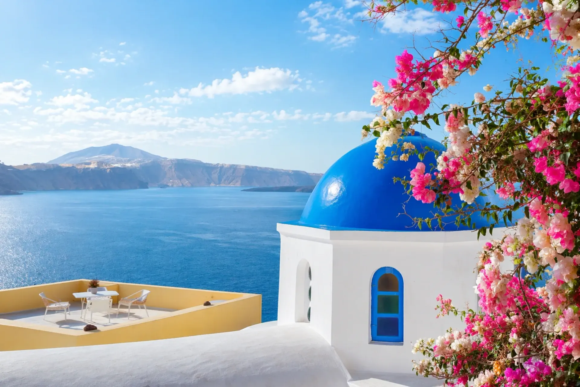 Santorini Must-See Highlights private tour with Oia and caldera views