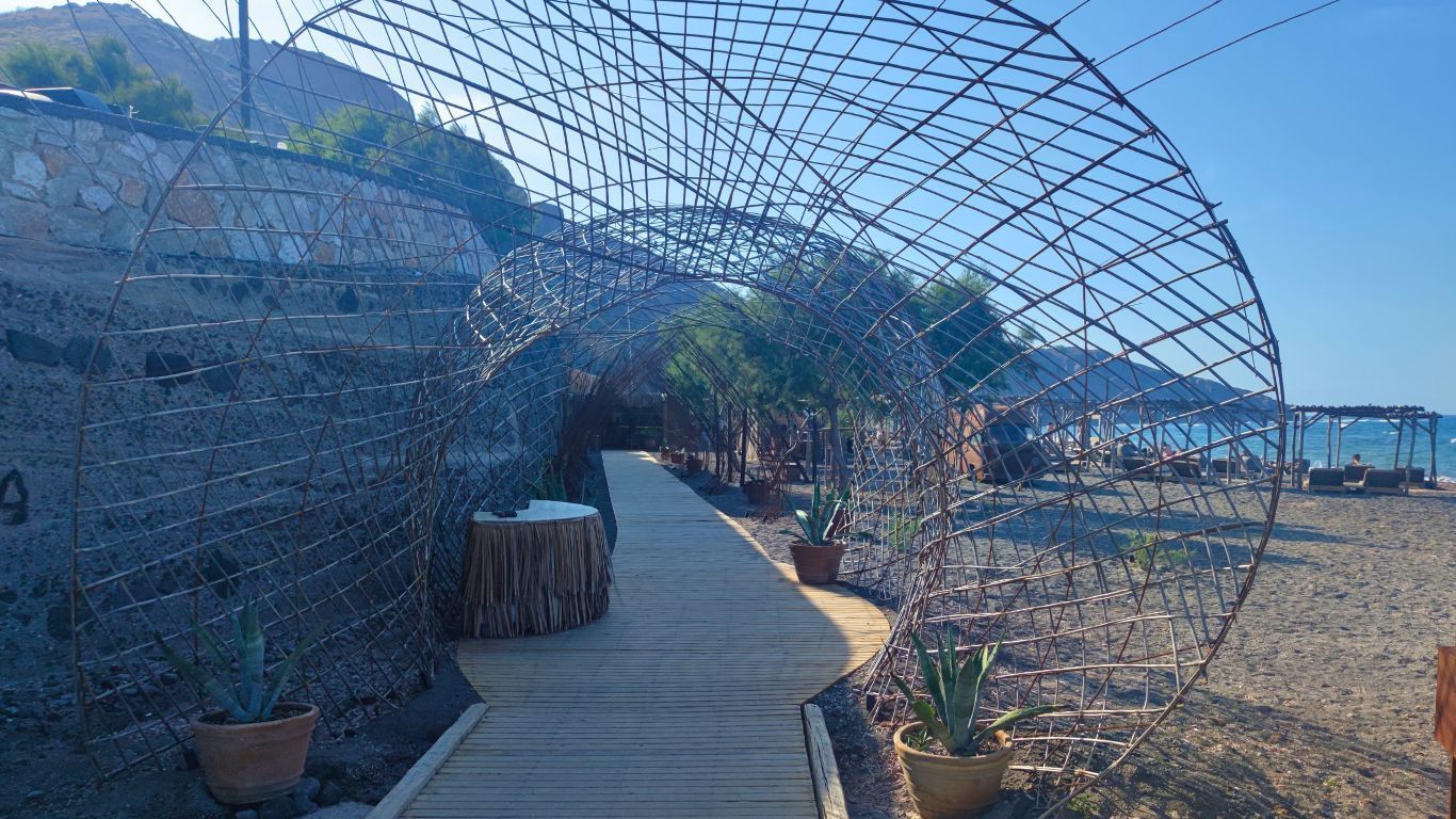 Exo Gialos Beach