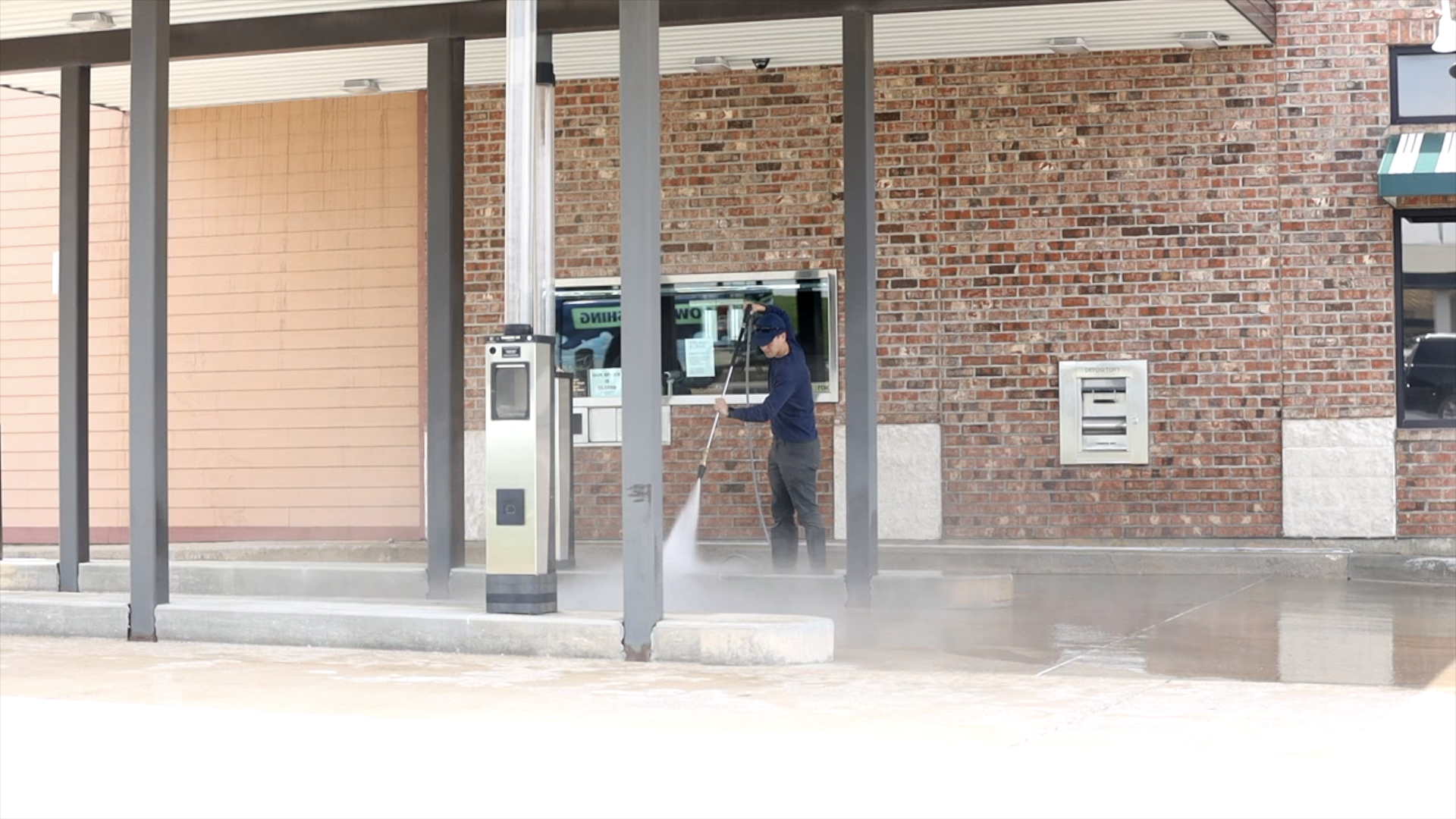 Commercial building cleaning in Kankakee, Illinois