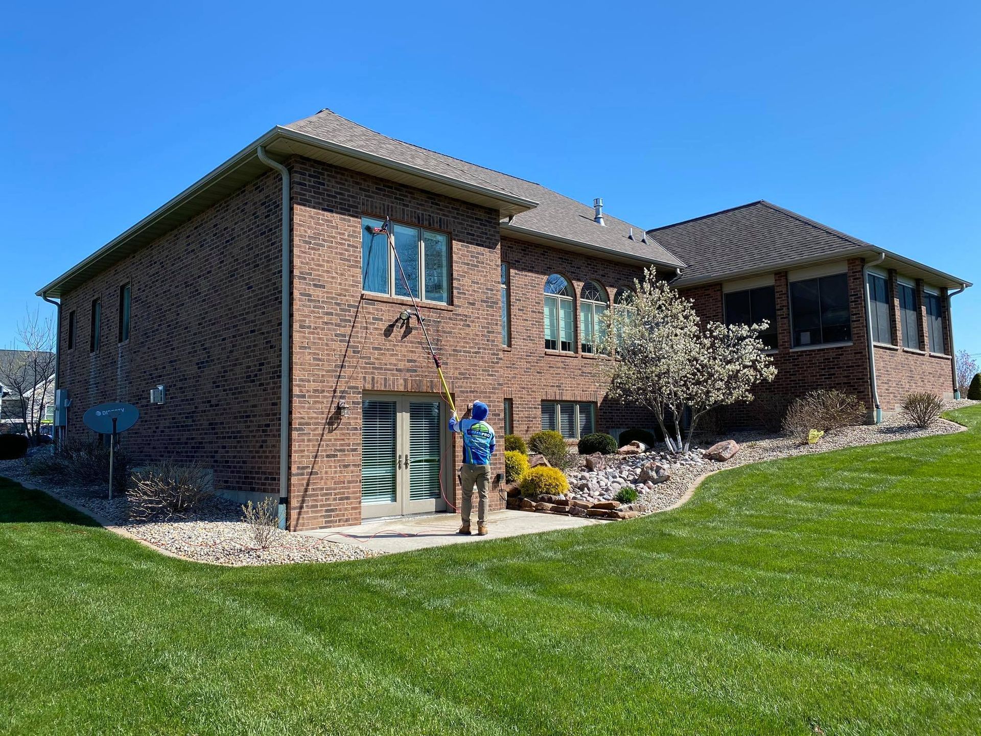 Streak free window washing in Kankakee County, Illinois