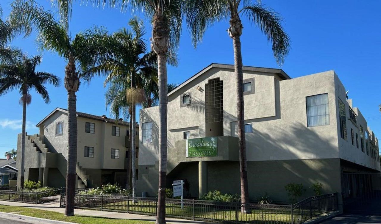 Broadway Apartments (Santa Ana)