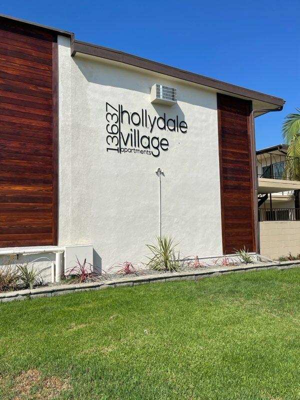 Hollydale Village