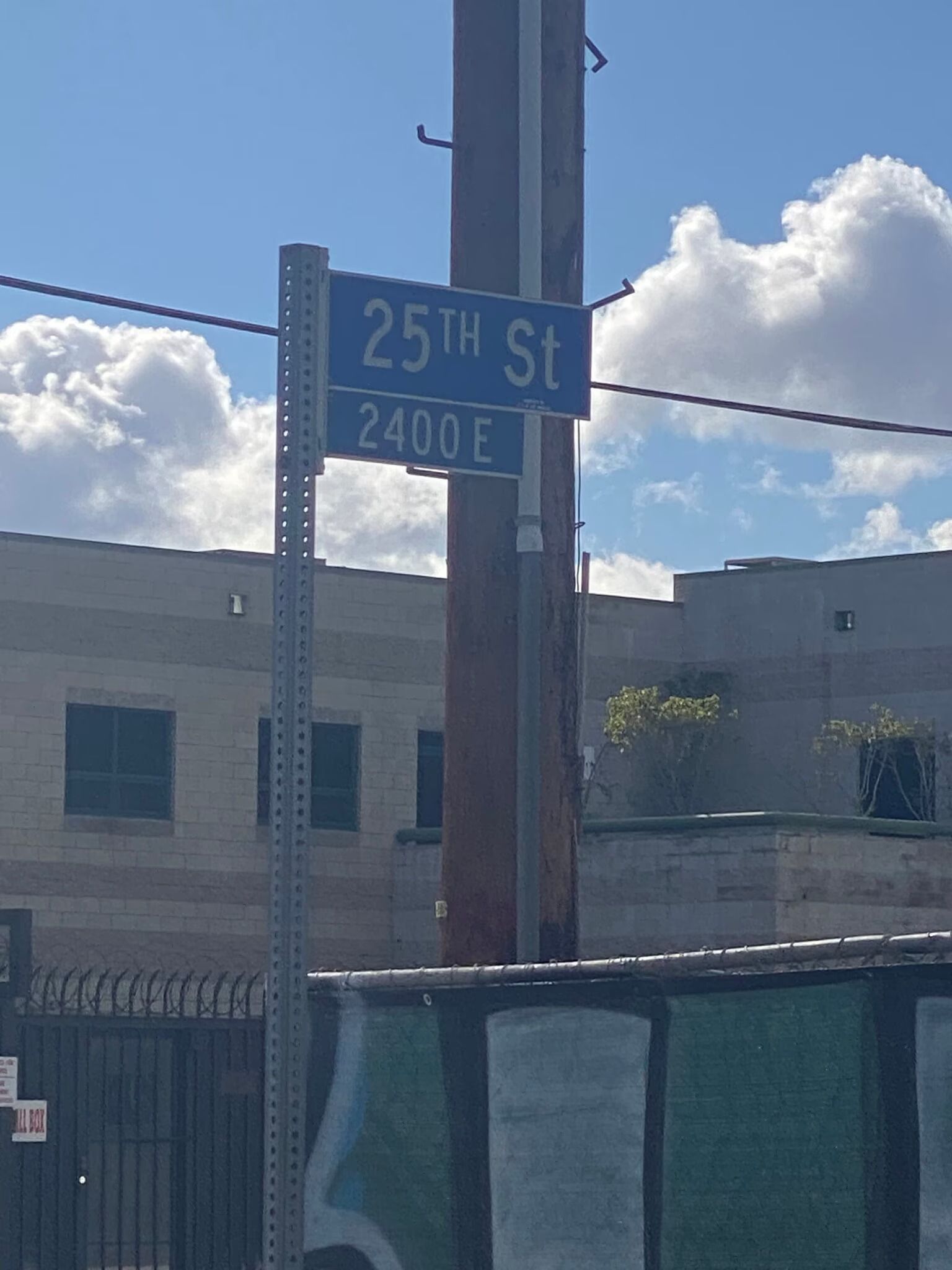A street sign that says 25th st 2400 e