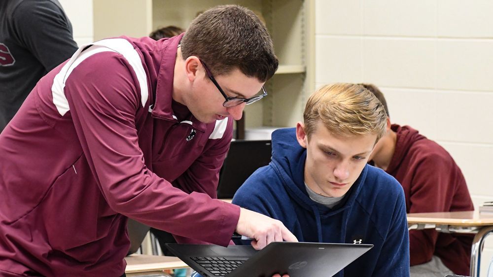Tommy Stelter working with a student