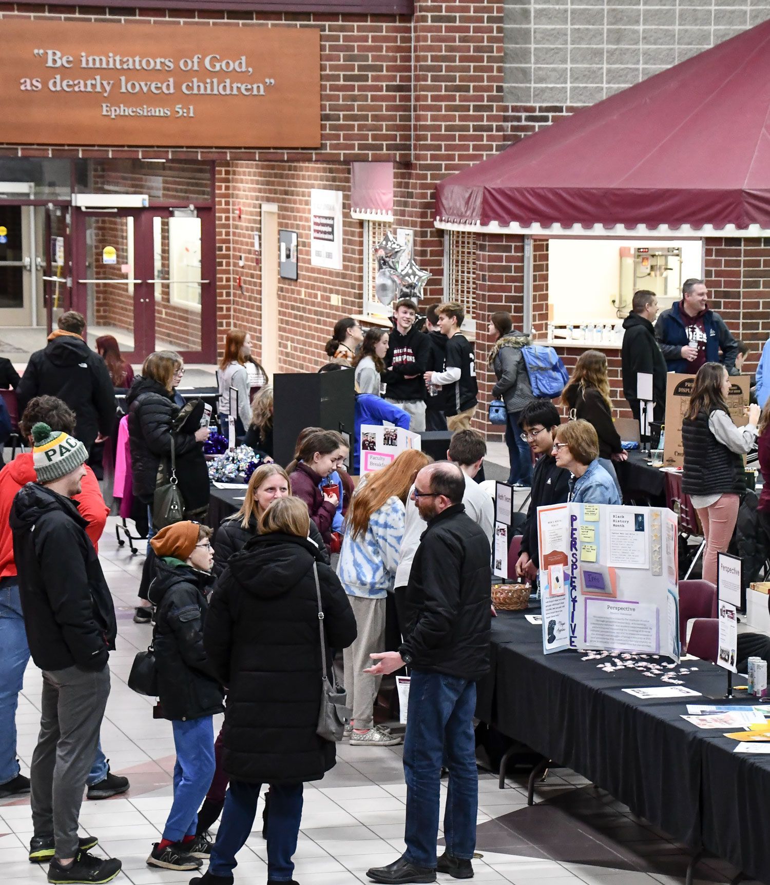 People chatting and visiting tables in Commons for the Open House Event