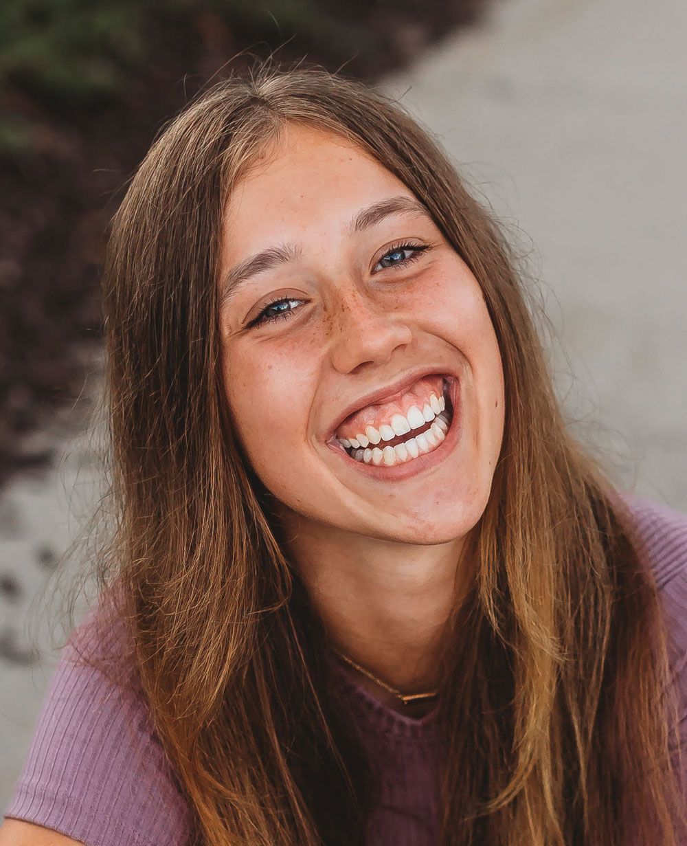 Smiling senior head shot of Caylynn Dedow.