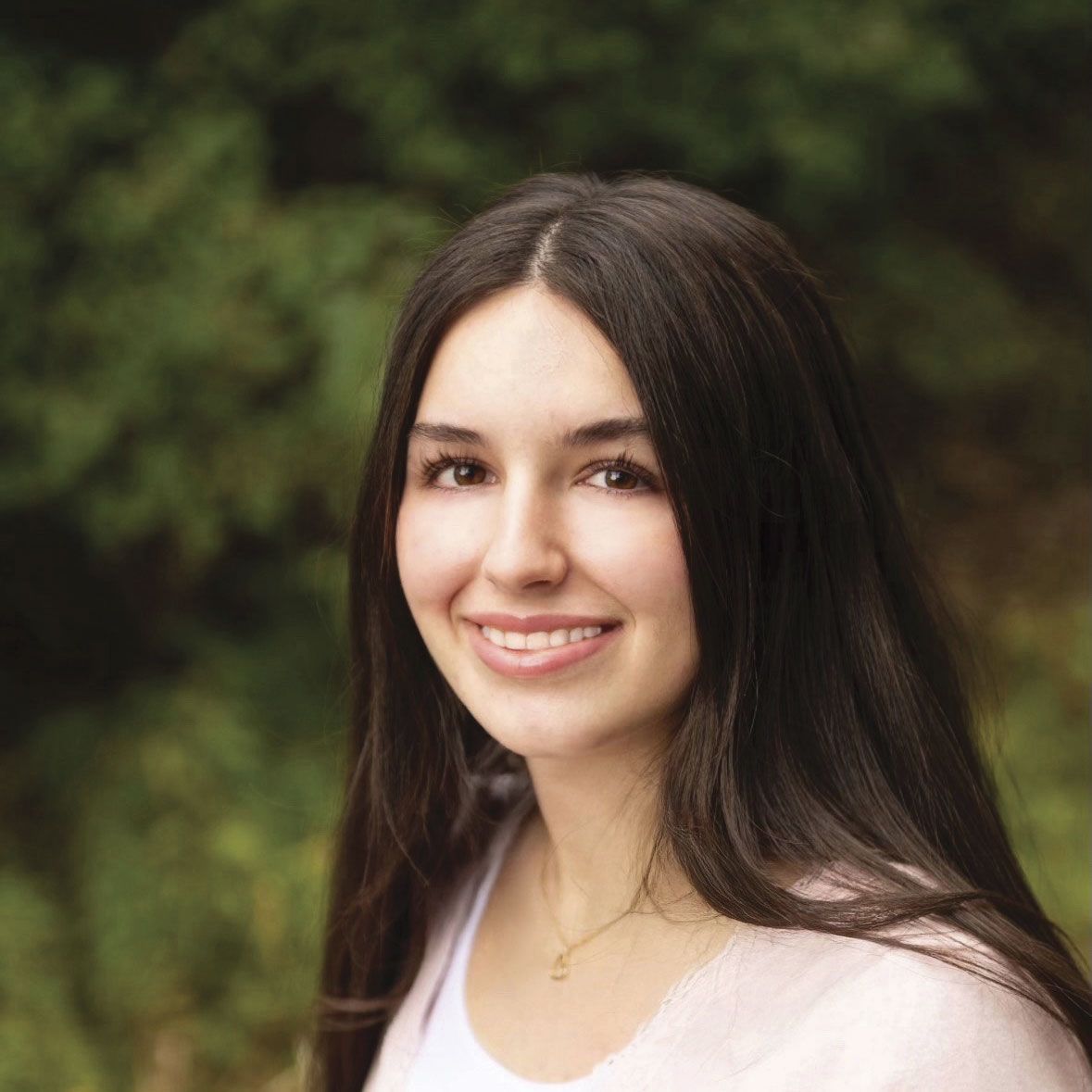 Layla Smith - smiling headshot - senior portrait
