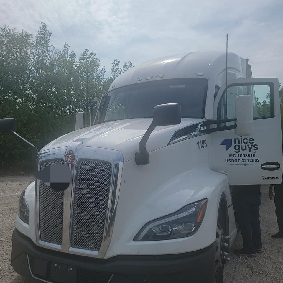 Semi-truck glass repair in Houston, TX