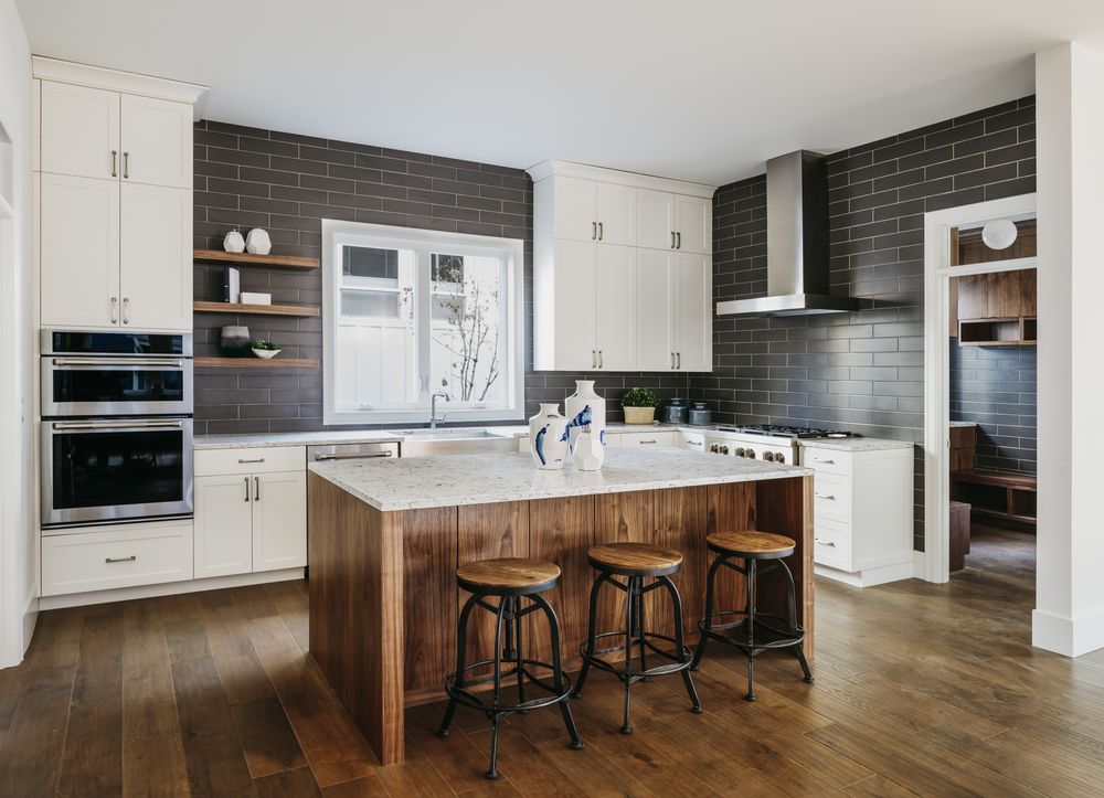 A Kitchen in the Middle and Stools — Stone Effects In Forest Glen, QLD