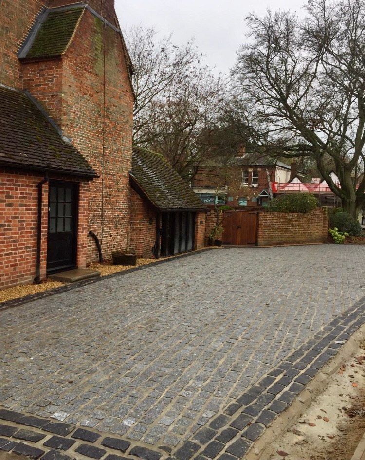 Top quality granite sett block driveway finished to a premium standard in Bedfordshire