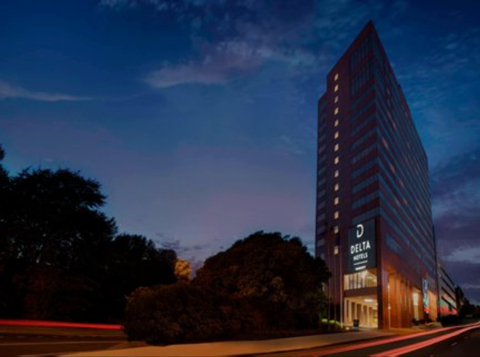 People sitting at the office 