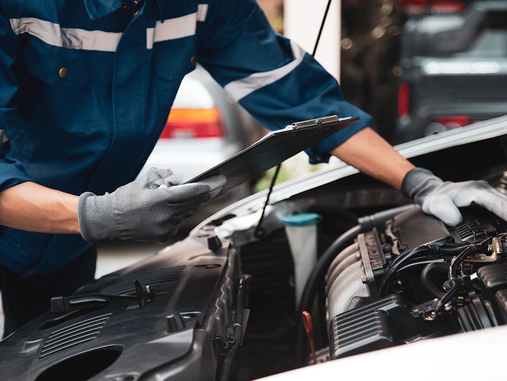 Auto mechanic and checklist for fix service repairing