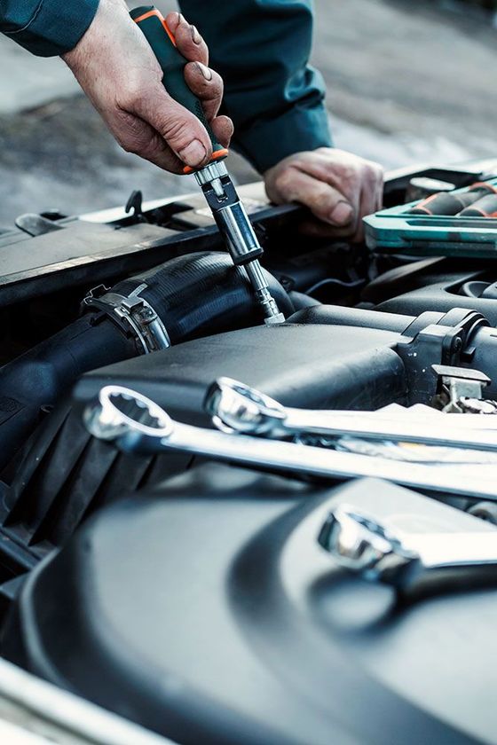 Mechanic repairs car