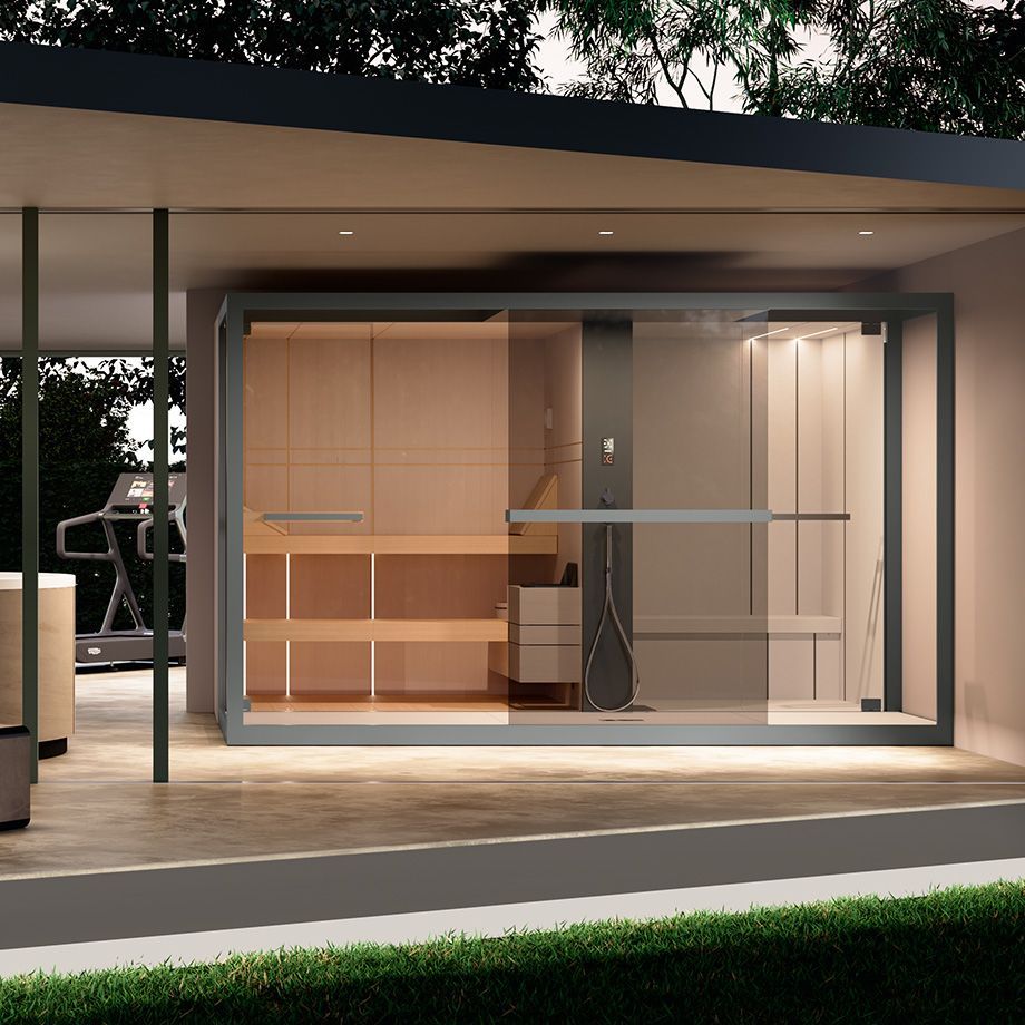 Una casa con un tapis roulant e una porta scorrevole in vetro