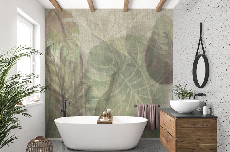 Un bagno con vasca, lavandino e un grande murale sulla parete.