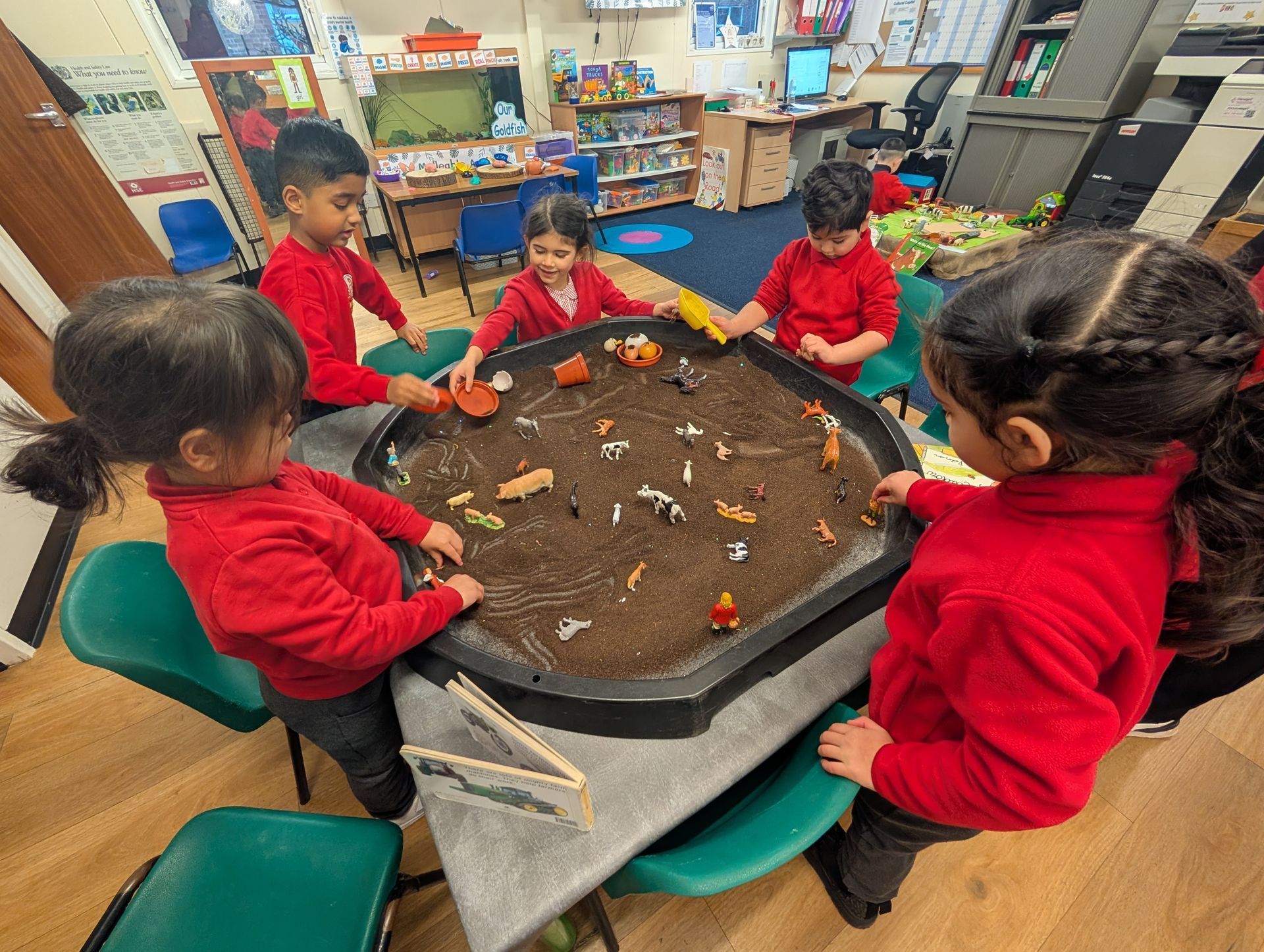 farm messy play tuff tray at gingerbread cottage playgroup
