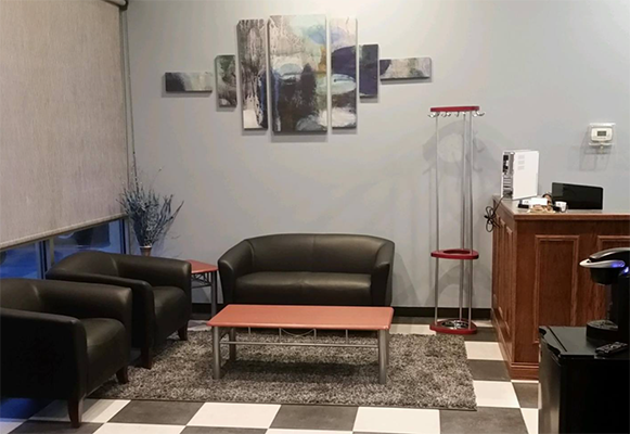 Beautiful Dental Office With Couch | Onalaska, WI | Denture Smart Denture Service