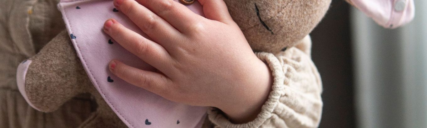 Knuffels gemaakt als aandenken van kleding