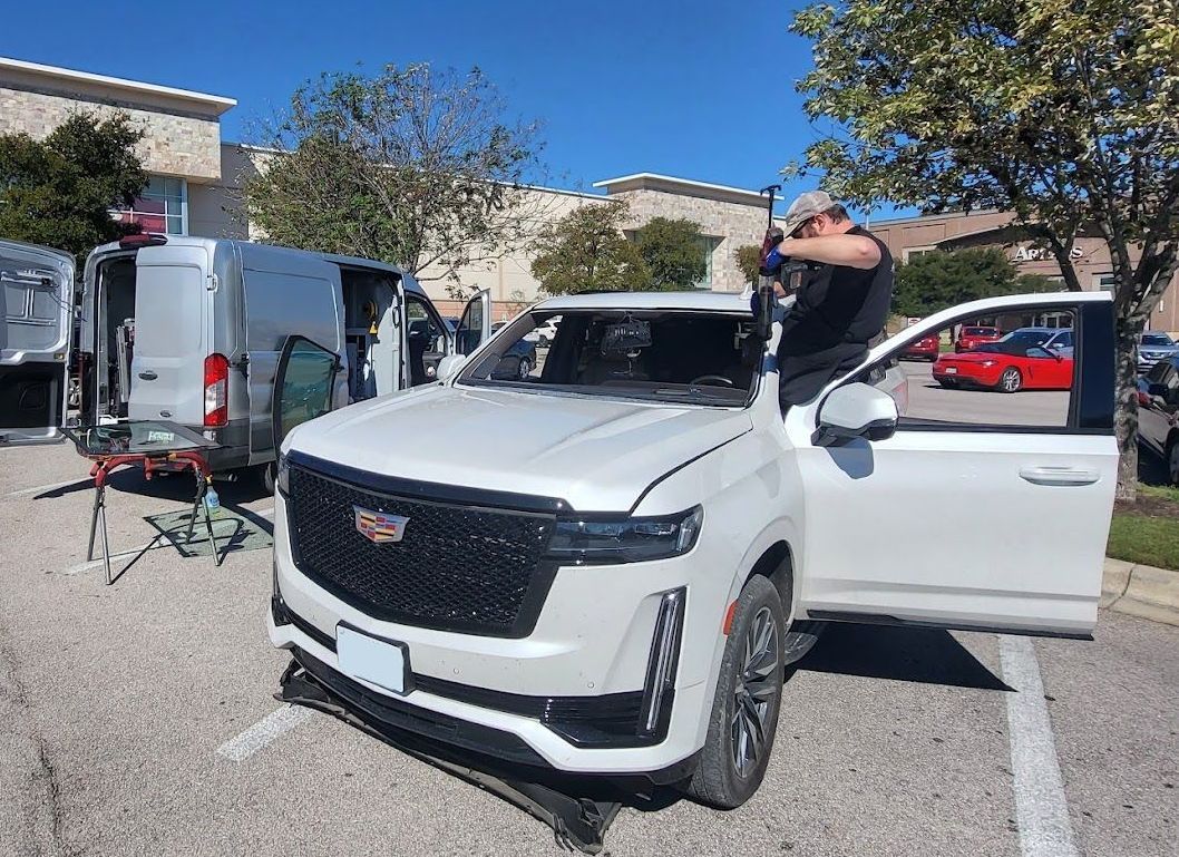 Mobile windshield replacement in Austin, TX Mobile windshield replacement in Austin, TX