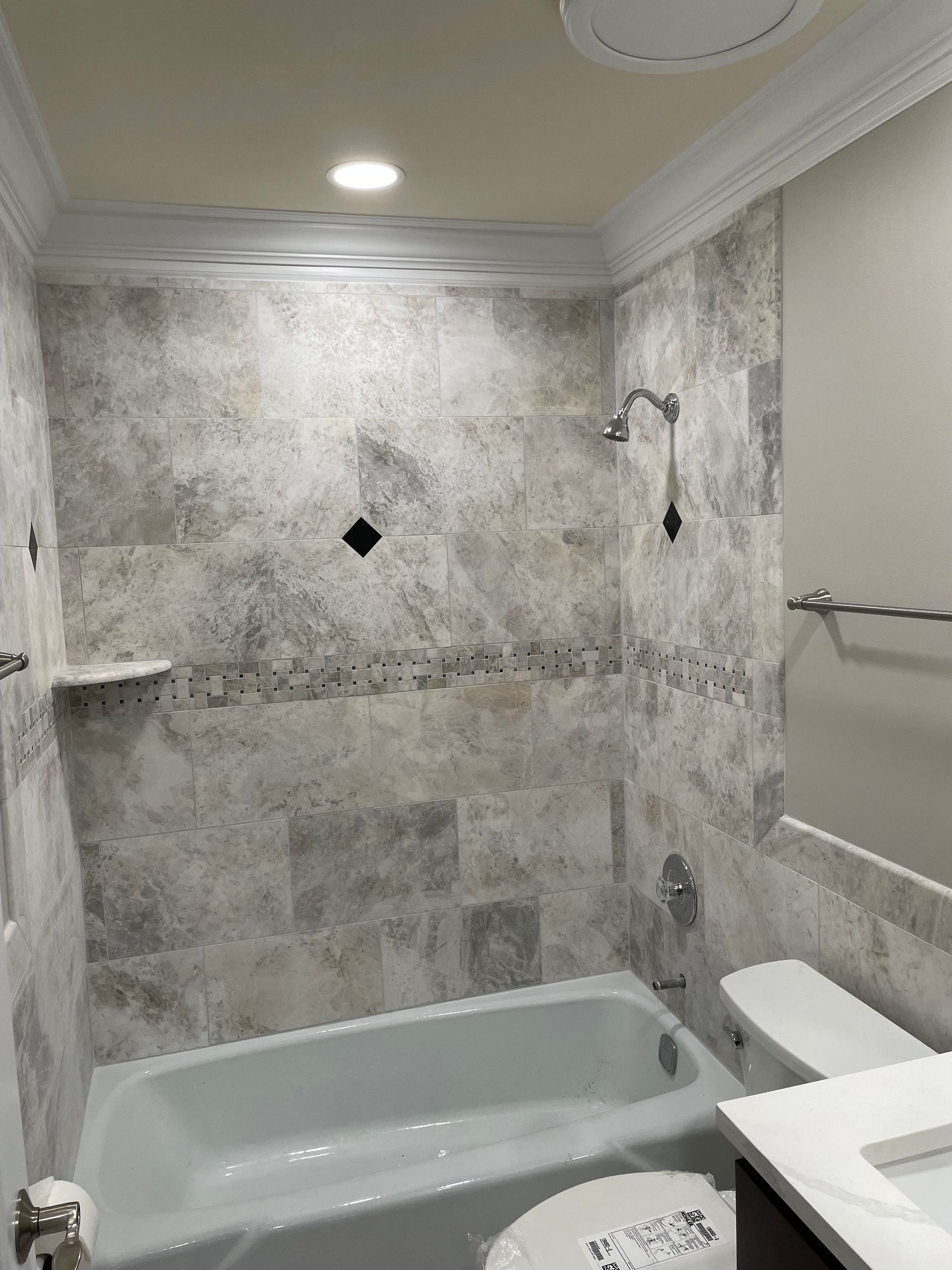 a bathroom with a tub , toilet , sink and shower .