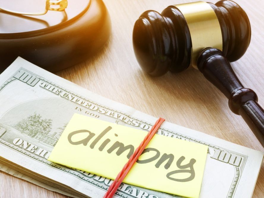 Alimony on a court desk