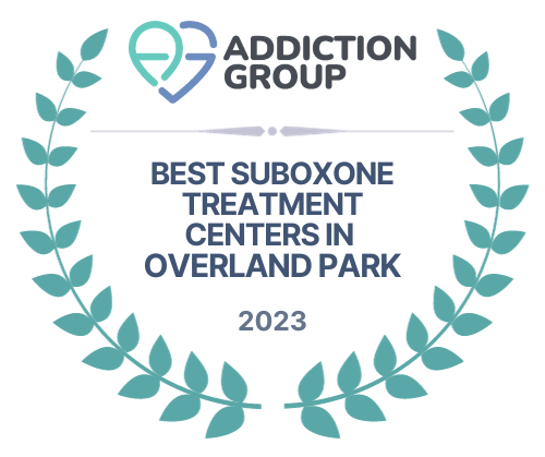 A laurel wreath with the words `` best suboxone treatment centers in overland park '' written on it.