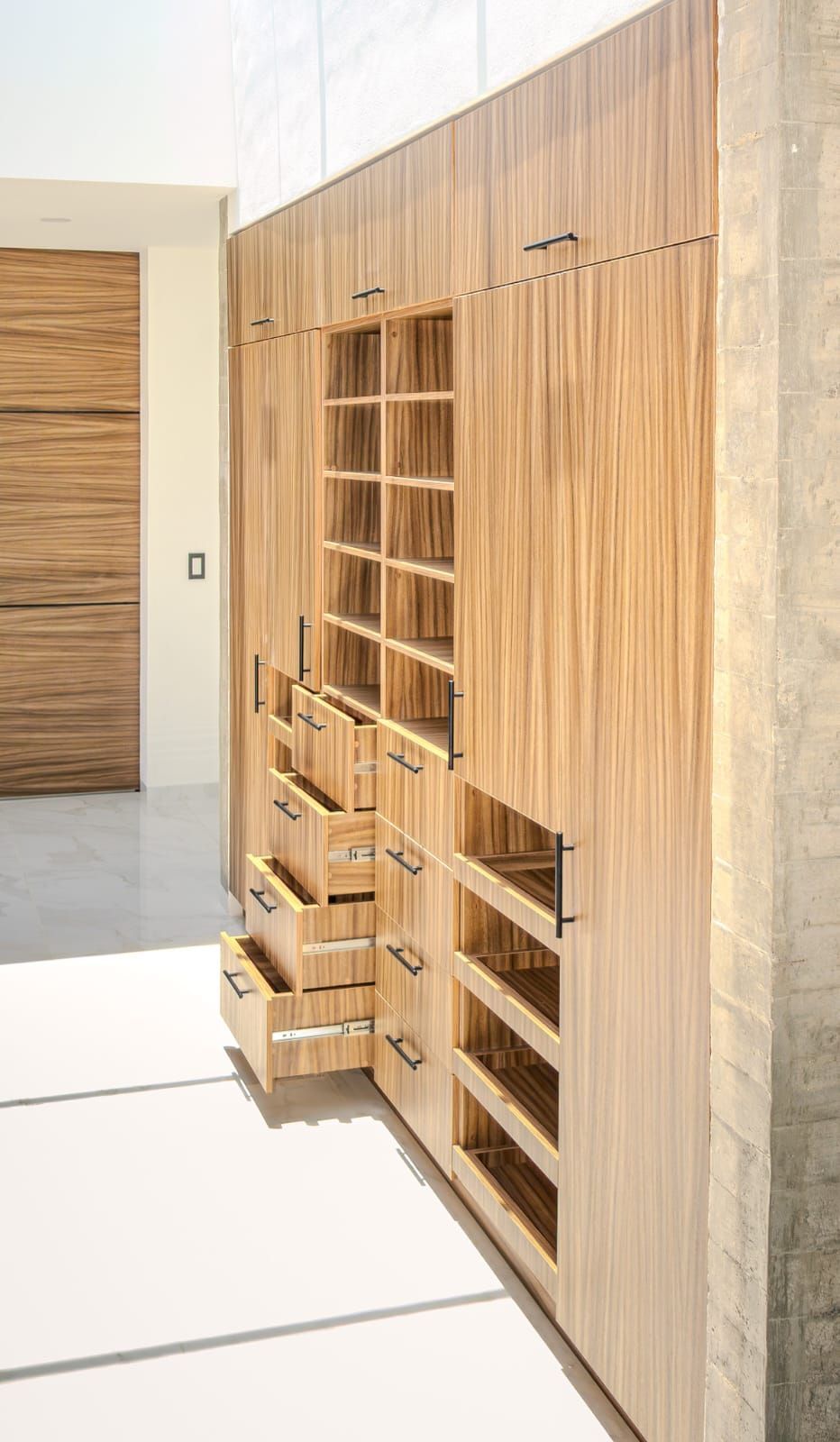 CLOSETS