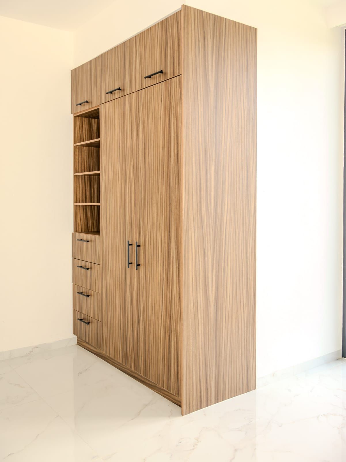 CLOSETS