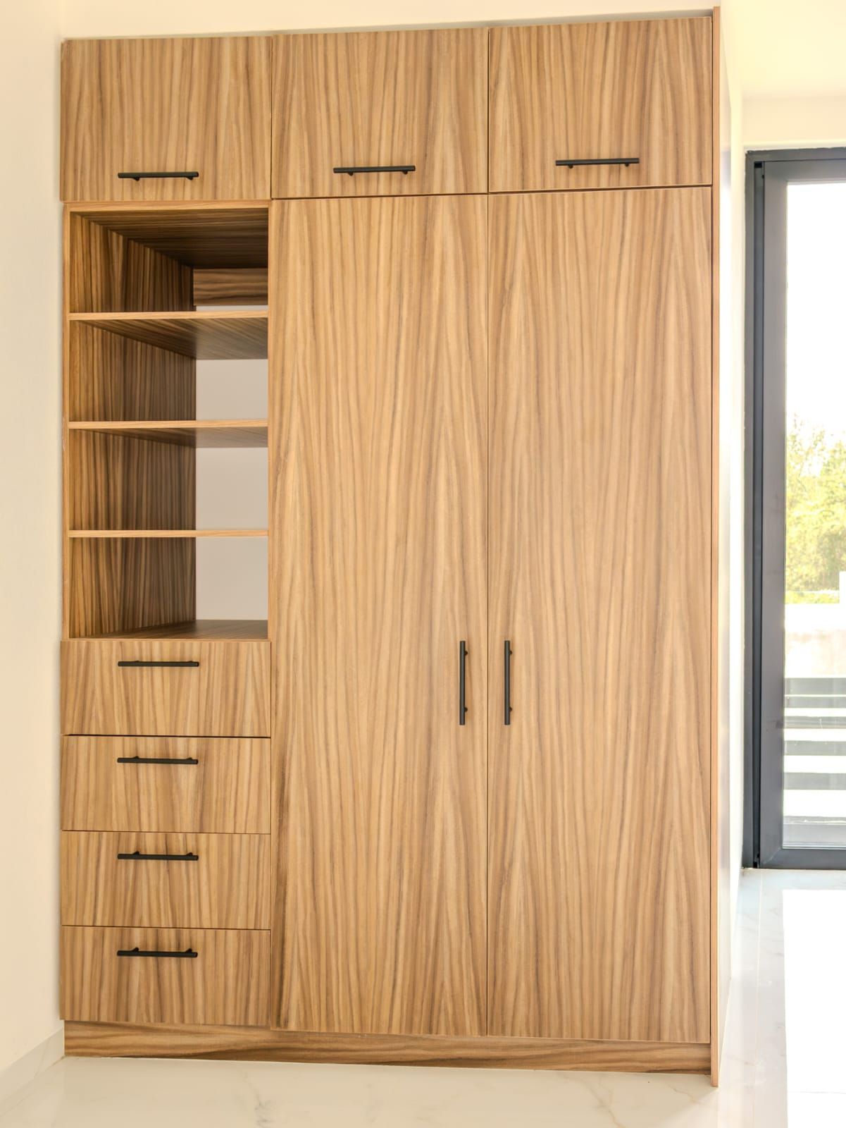 CLOSETS