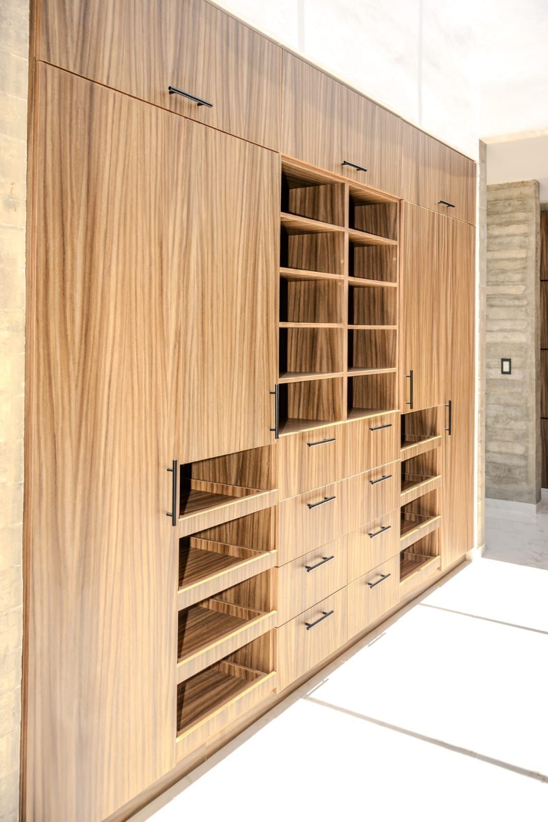 CLOSETS