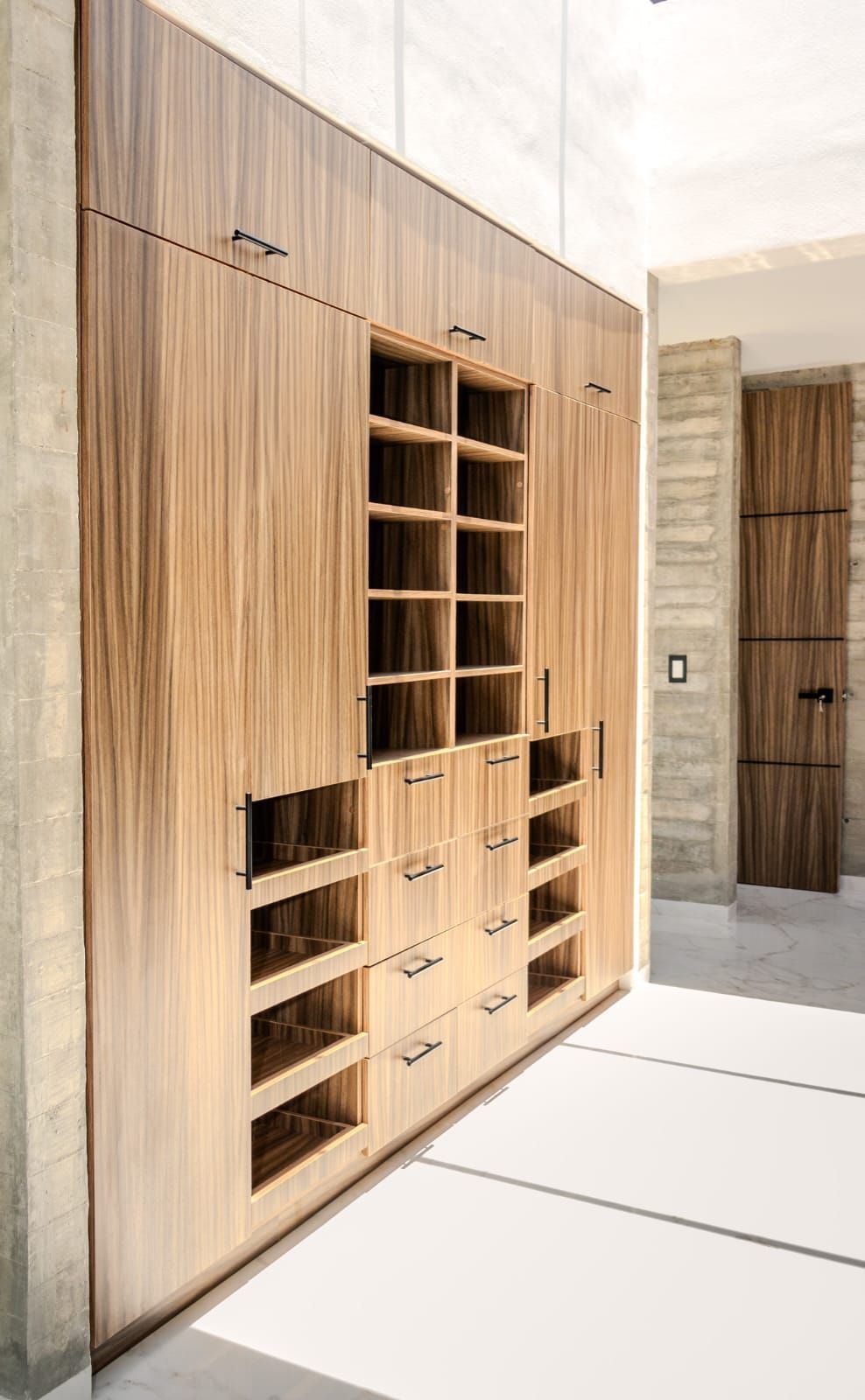 CLOSETS