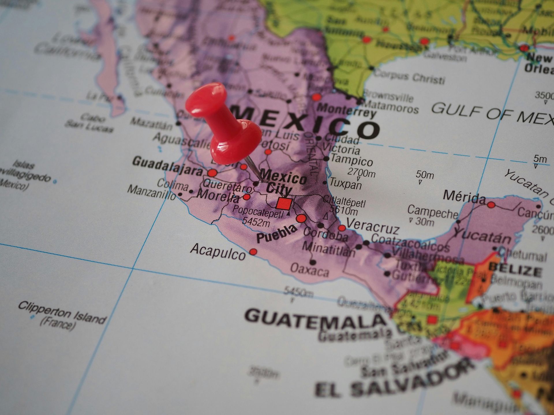 Map of Mexico with a red pin, highlighting the central region.