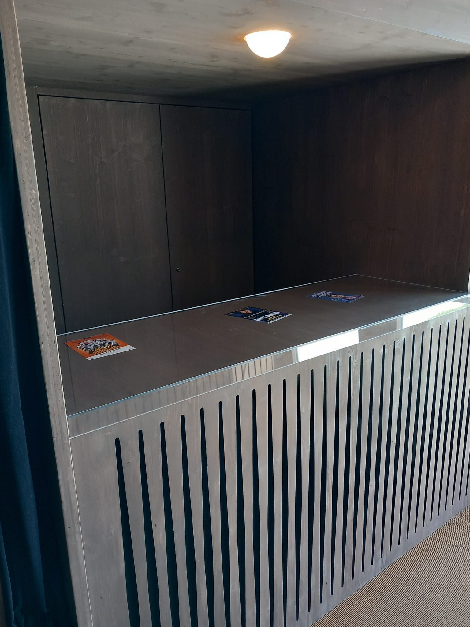 Barrière plexiglas