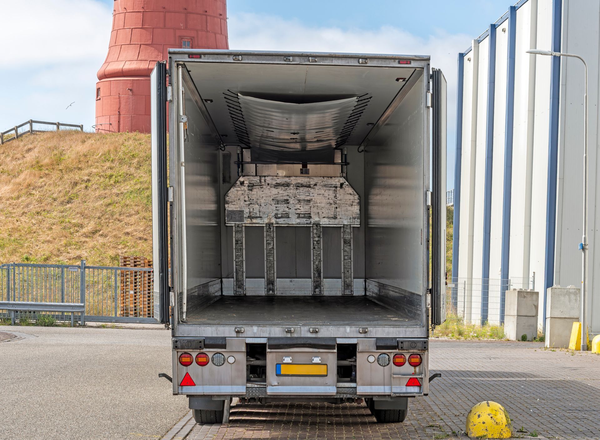 Modern refrigerated transport truck used for food logistics and cold chain distribution.