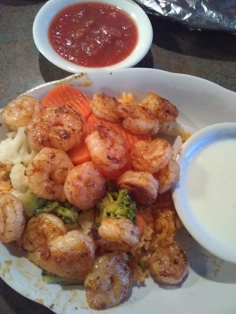 Grilled shrimp with vegetables and dipping sauces.